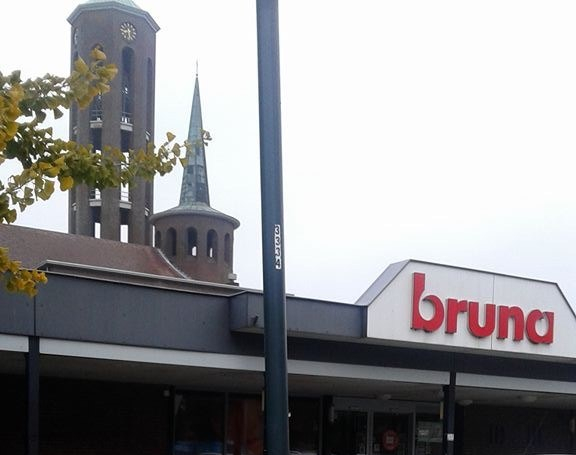 Bruna, bij de Lambertuskerk